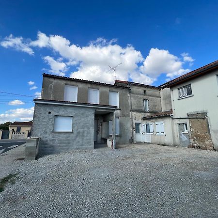 180B - Duplex T2 Tout Confort - Wifi Netflix Le Gond-Pontouvre Kültér fotó